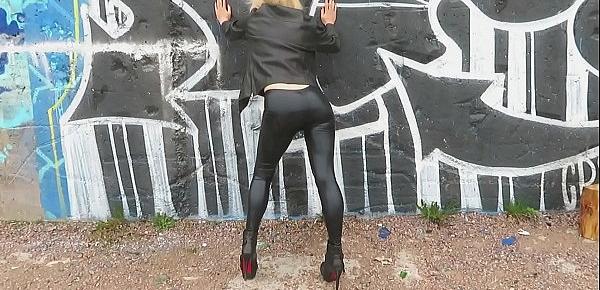  Sexy girl in a leather jacket and leggings shows her ass
